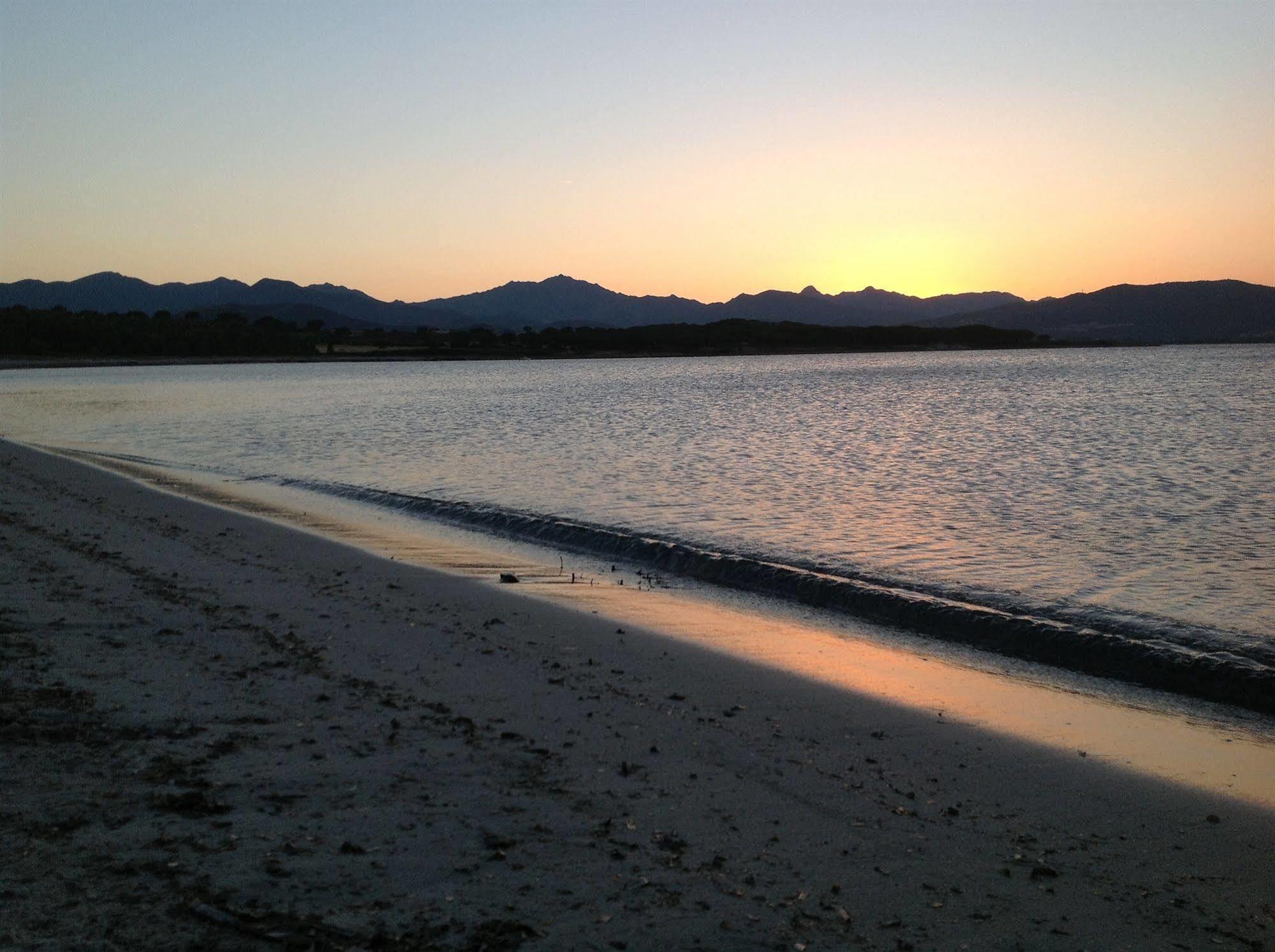 Hotel Budoni Beach エクステリア 写真
